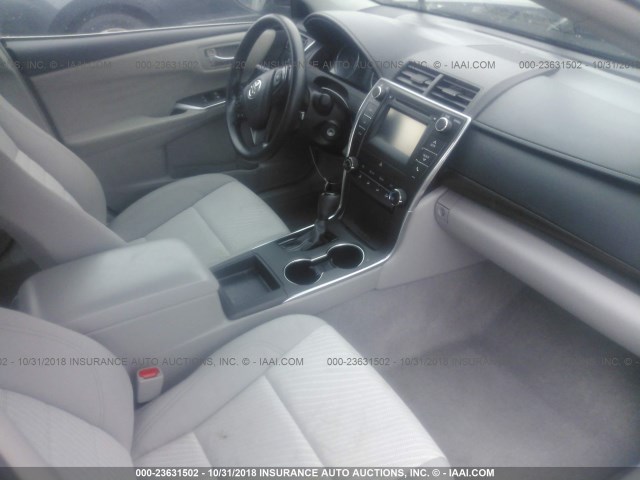 4T4BF1FK6GR550605 - 2016 TOYOTA CAMRY LE/XLE/SE/XSE 黑色 照片 5