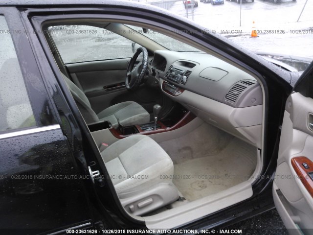 4T1BE32K82U112692 - 2002 TOYOTA CAMRY LE/XLE/SE BLACK photo 5
