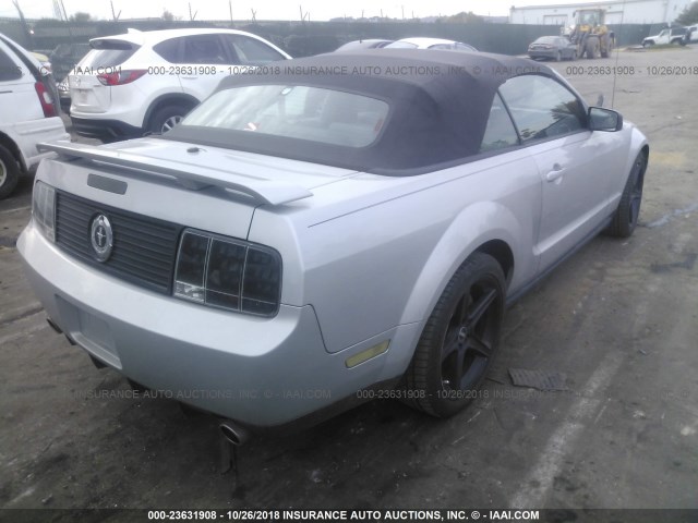 1ZVFT84N065222259 - 2006 FORD MUSTANG SILVER photo 4