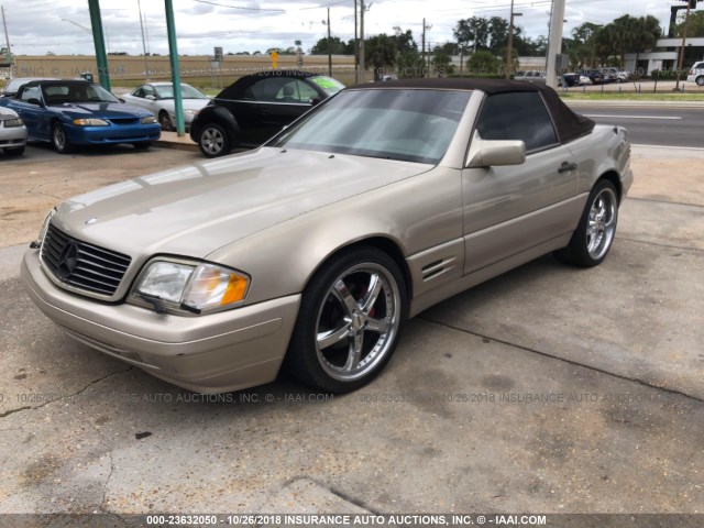 WDBFA63F7TF127760 - 1996 MERCEDES-BENZ SL 320 GOLD photo 2