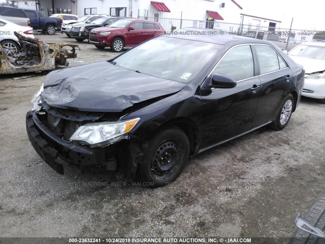 4T1BF1FK1EU395789 - 2014 TOYOTA CAMRY L/SE/LE/XLE Qara foto 2