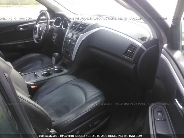 1GNKVJED0BJ290577 - 2011 CHEVROLET TRAVERSE LT GRAY photo 5