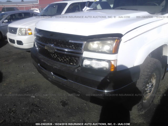 1GCHK23D26F248070 - 2006 CHEVROLET SILVERADO K2500 HEAVY DUTY WHITE photo 6