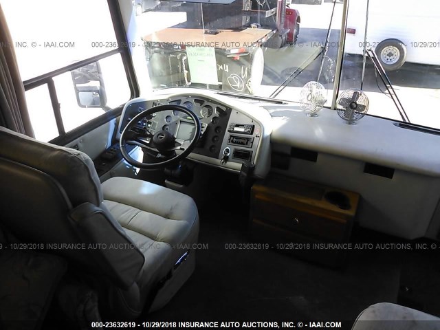 1RF120415S2011481 - 1995 ROADMASTER RAIL DYANASTER WHITE photo 5