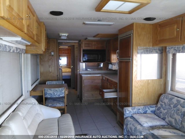 1RF120415S2011481 - 1995 ROADMASTER RAIL DYANASTER WHITE photo 8