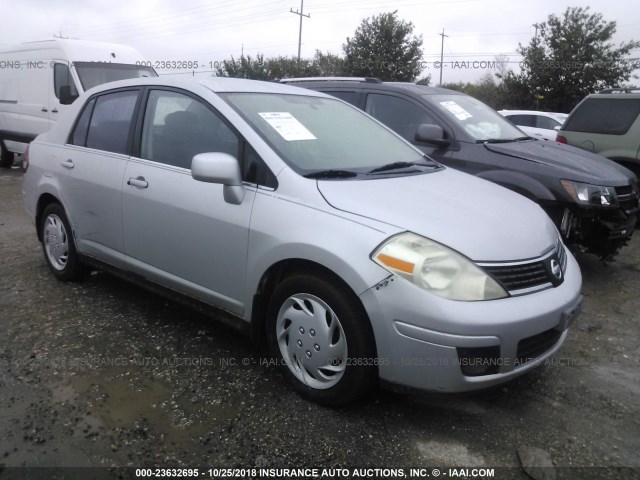 3N1BC11E18L370780 - 2008 NISSAN VERSA S/SL SILVER photo 1