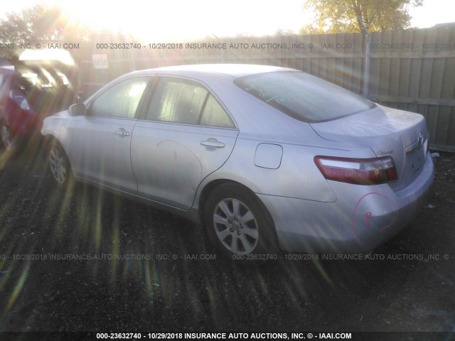 4T1BK46K47U039806 - 2007 TOYOTA CAMRY NEW GENERAT LE/XLE/SE SILVER photo 3