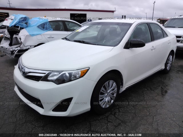 4T1BD1FK8EU099061 - 2014 TOYOTA CAMRY HYBRID/LE/XLE 白色 照片 2