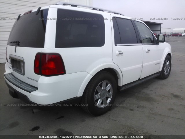 5LMFU27505LJ13232 - 2005 LINCOLN NAVIGATOR 白色 照片 4