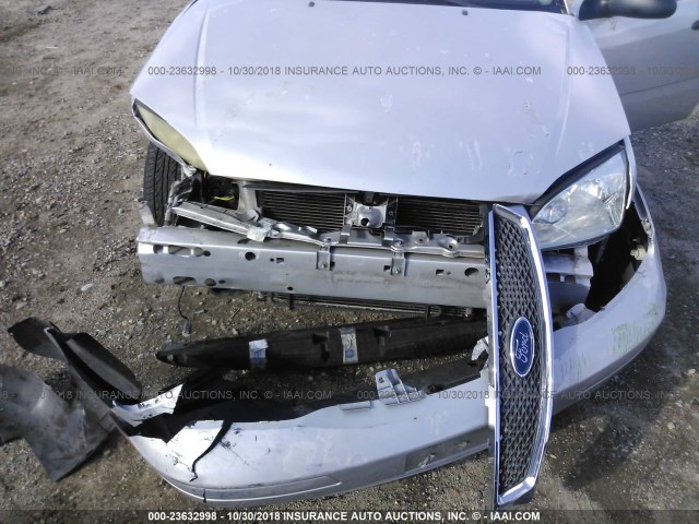 1FAFP34N56W128310 - 2006 FORD FOCUS ZX4 SILVER photo 6