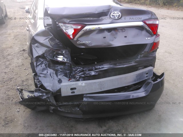 4T4BF1FK2FR491874 - 2015 TOYOTA CAMRY LE/XLE/SE/XSE GRAY photo 6