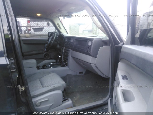1J8HG48K46C188419 - 2006 JEEP COMMANDER BLACK photo 5
