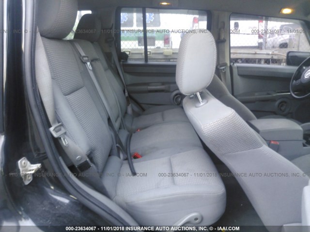 1J8HG48K46C188419 - 2006 JEEP COMMANDER BLACK photo 8