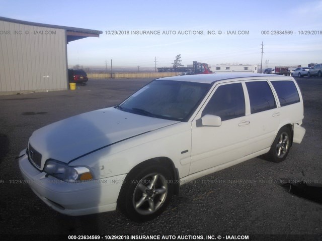 YV1LW5648W2420969 - 1998 VOLVO V70 GLT WHITE photo 2