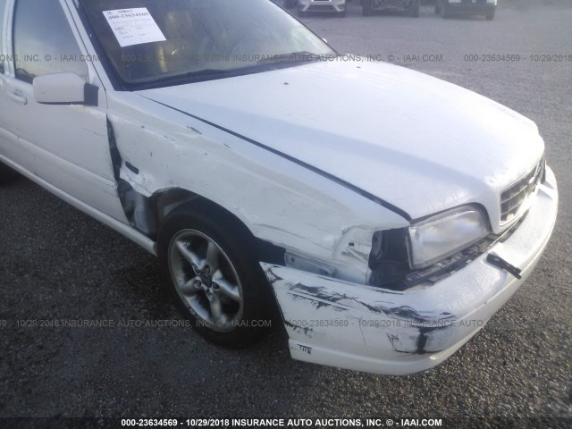 YV1LW5648W2420969 - 1998 VOLVO V70 GLT WHITE photo 6