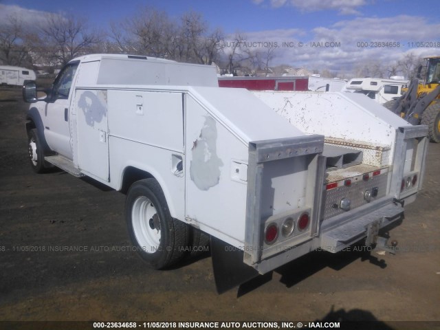 1FDAF56PX7EA42558 - 2007 FORD F550 SUPER DUTY WHITE photo 3