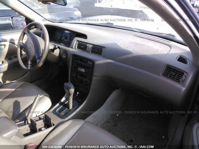 4T1BF22K2VU022899 - 1997 TOYOTA CAMRY CE/LE/XLE 金色 照片 5