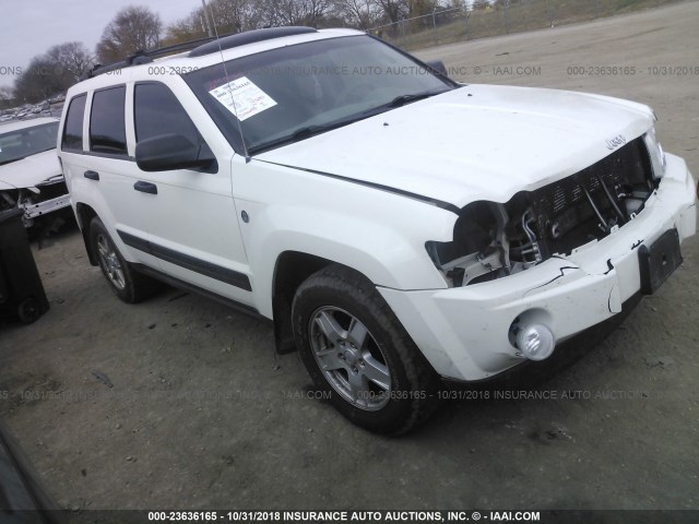 1J8HR48NX5C725393 - 2005 JEEP GRAND CHEROKEE LAREDO/COLUMBIA/FREEDOM 白色 照片 1