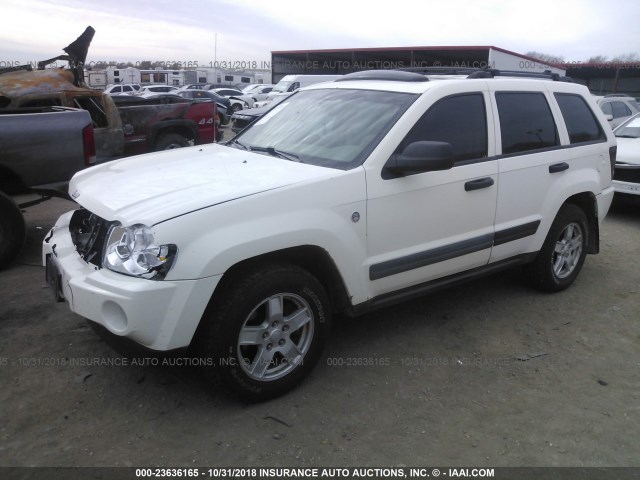 1J8HR48NX5C725393 - 2005 JEEP GRAND CHEROKEE LAREDO/COLUMBIA/FREEDOM 白色 照片 2