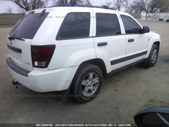 1J8HR48NX5C725393 - 2005 JEEP GRAND CHEROKEE LAREDO/COLUMBIA/FREEDOM 白色 照片 4