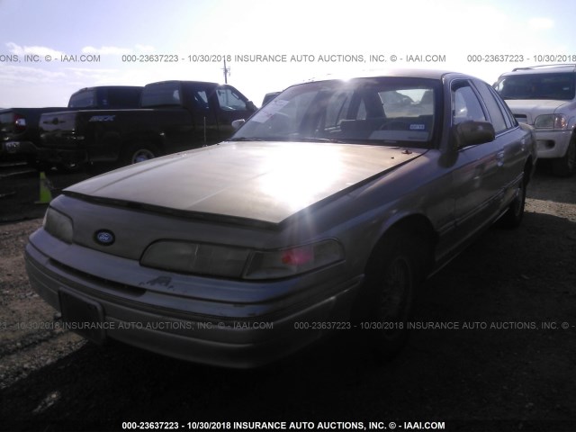 2FACP74W9NX124184 - 1992 FORD CROWN VICTORIA LX BEIGE photo 2