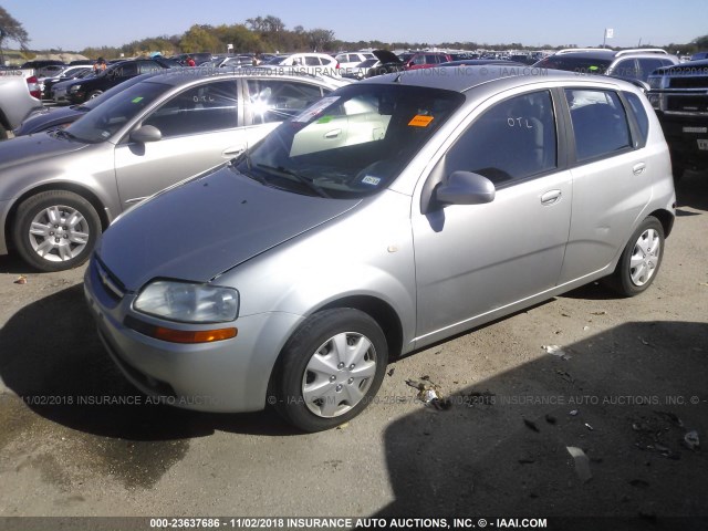 KL1TD62625B313074 - 2005 CHEVROLET AVEO LS SILVER photo 2