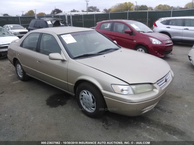 4T1BG22K1WU280426 - 1998 TOYOTA CAMRY CE/LE/XLE 米色 照片 1
