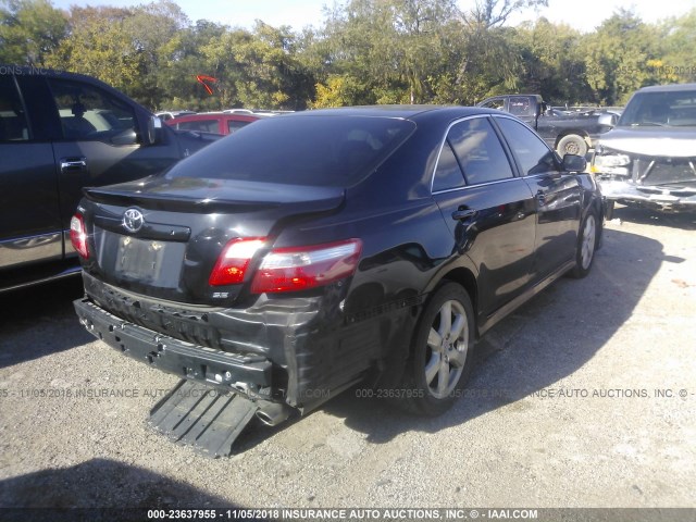 4T1BK46K97U020801 - 2007 TOYOTA CAMRY NEW GENERAT LE/XLE/SE BLACK photo 4