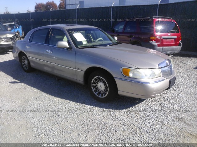 1LNHM82W1YY891657 - 2000 LINCOLN TOWN CAR SIGNATURE Champagne photo 1