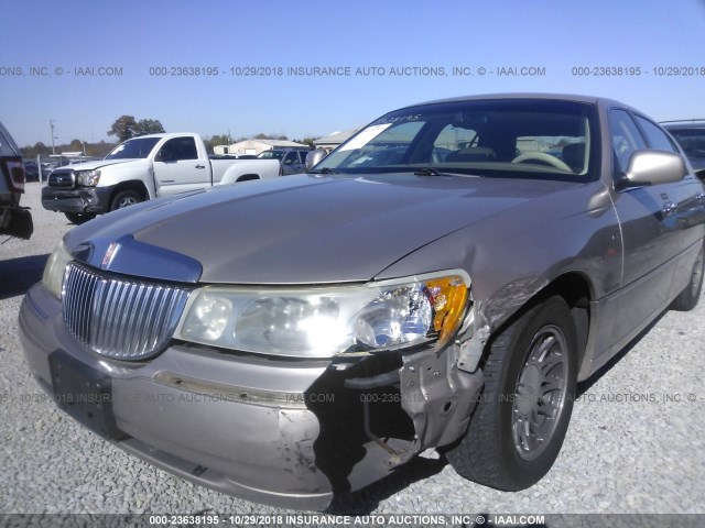 1LNHM82W1YY891657 - 2000 LINCOLN TOWN CAR SIGNATURE Champagne photo 6