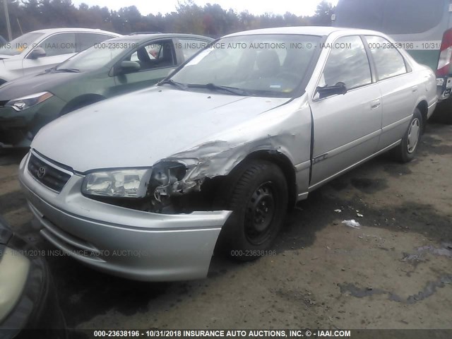 4T1BG22KXYU007861 - 2000 TOYOTA CAMRY CE/LE/XLE ნაცრისფერი ფოტო 2