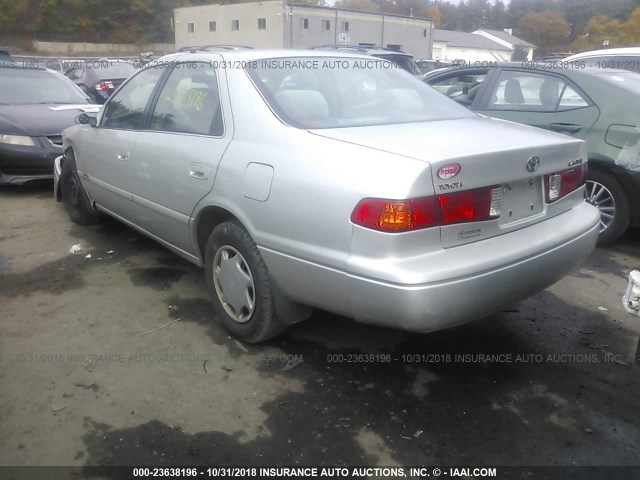 4T1BG22KXYU007861 - 2000 TOYOTA CAMRY CE/LE/XLE ნაცრისფერი ფოტო 3