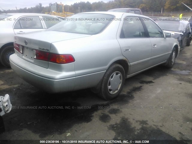 4T1BG22KXYU007861 - 2000 TOYOTA CAMRY CE/LE/XLE ნაცრისფერი ფოტო 4