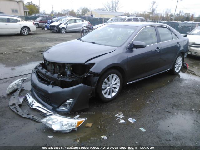 4T1BF1FK8EU390198 - 2014 TOYOTA CAMRY L/SE/LE/XLE 灰色 照片 2