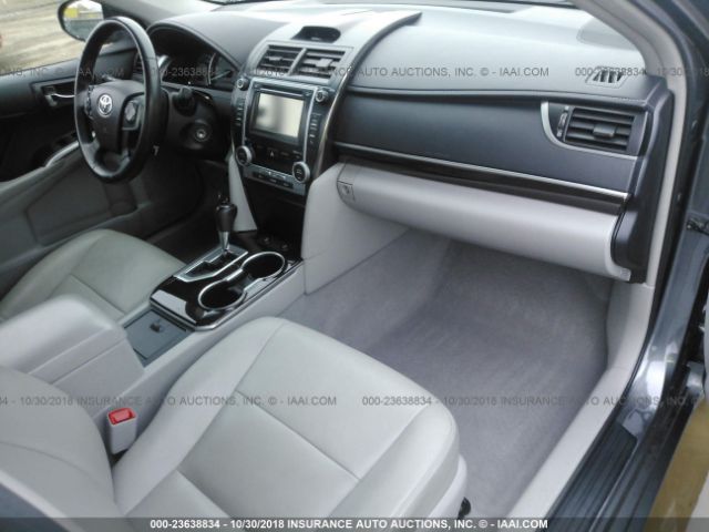 4T1BF1FK8EU390198 - 2014 TOYOTA CAMRY L/SE/LE/XLE 灰色 照片 5