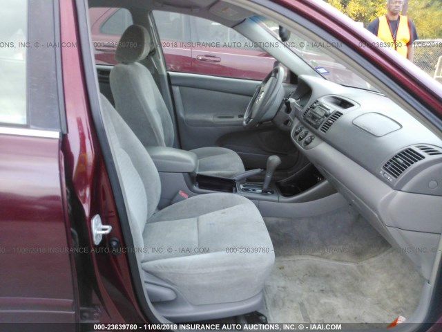 4T1BE32K32U027260 - 2002 TOYOTA CAMRY LE/XLE/SE MAROON photo 5