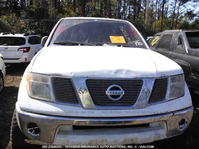 1N6AD07W15C432635 - 2005 NISSAN FRONTIER CREW CAB LE/SE/OFF ROAD WHITE photo 6