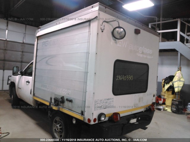 1GB0CVCG4CF215755 - 2012 CHEVROLET SILVERADO C2500 HEAVY DUTY WHITE photo 3