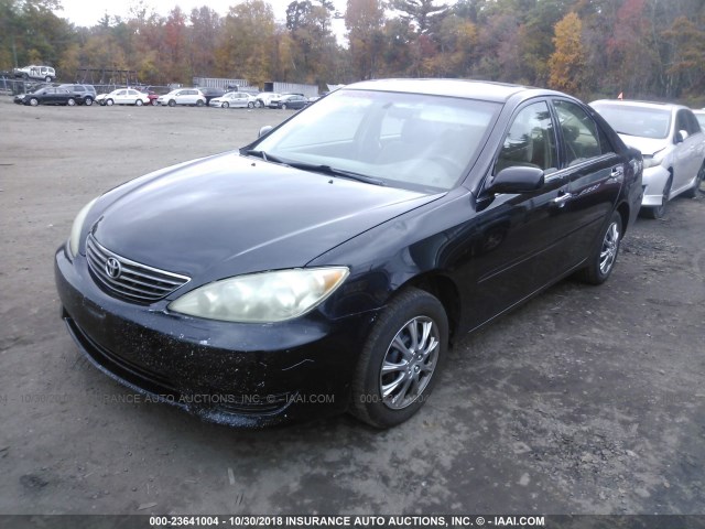 4T1BE32K45U005563 - 2005 TOYOTA CAMRY LE/XLE/SE BLACK photo 2