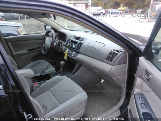 4T1BE32K45U005563 - 2005 TOYOTA CAMRY LE/XLE/SE BLACK photo 5