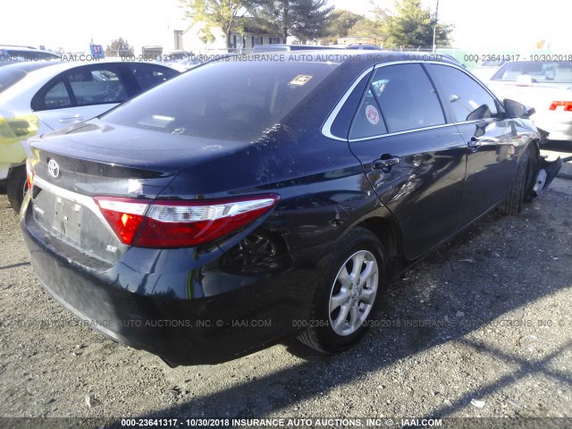 4T1BF1FK7HU329607 - 2017 TOYOTA CAMRY LE/XLE/SE/XSE 黑色 照片 4