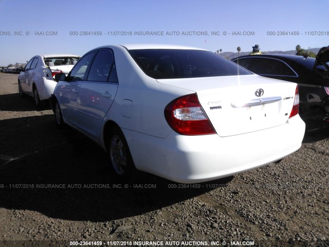 4T1BF32K32U007555 - 2002 TOYOTA CAMRY LE/XLE/SE WHITE photo 3