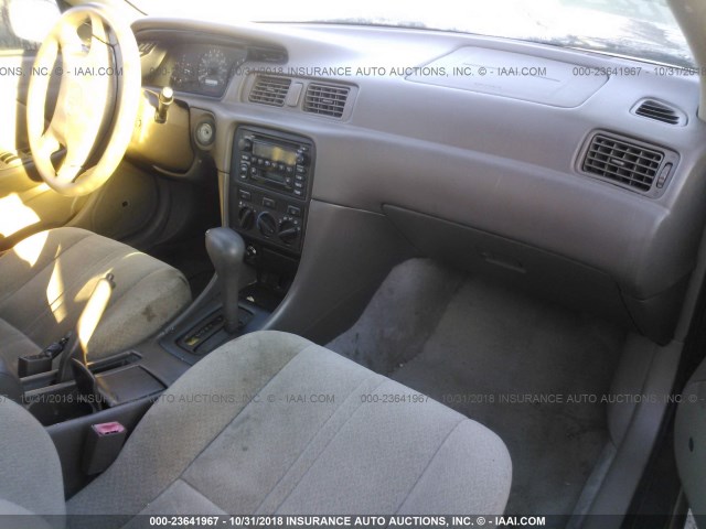 4T1BF22K4YU953411 - 2000 TOYOTA CAMRY LE/XLE RED photo 5