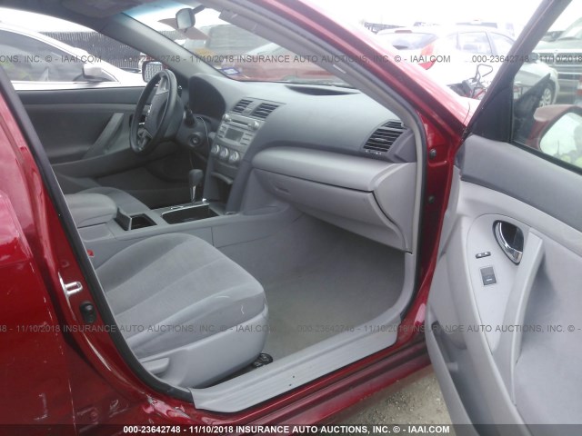 4T4BF3EK1AR051750 - 2010 TOYOTA CAMRY SE/LE/XLE RED photo 5