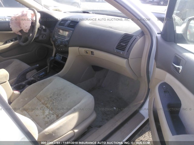 1HGCM56117A211700 - 2007 HONDA ACCORD VALUE WHITE photo 5