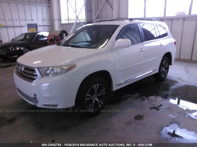 5TDZA3EHXDS035863 - 2013 TOYOTA HIGHLANDER PLUS WHITE photo 2