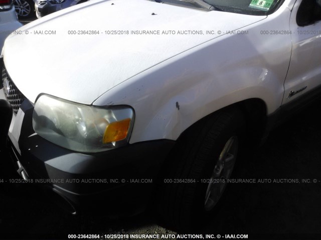 1FMYU96H05KE33608 - 2005 FORD ESCAPE HEV WHITE photo 6