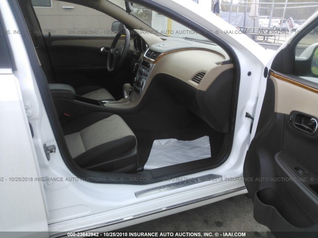 1G1ZC5E13BF286514 - 2011 CHEVROLET MALIBU 1LT WHITE photo 5