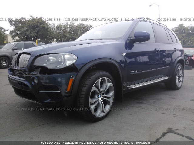 5UXZV8C58D0C17348 - 2013 BMW X5 XDRIVE50I Azul oscuro foto 2