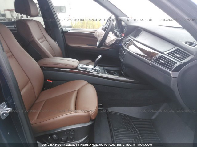 5UXZV8C58D0C17348 - 2013 BMW X5 XDRIVE50I Azul oscuro foto 5